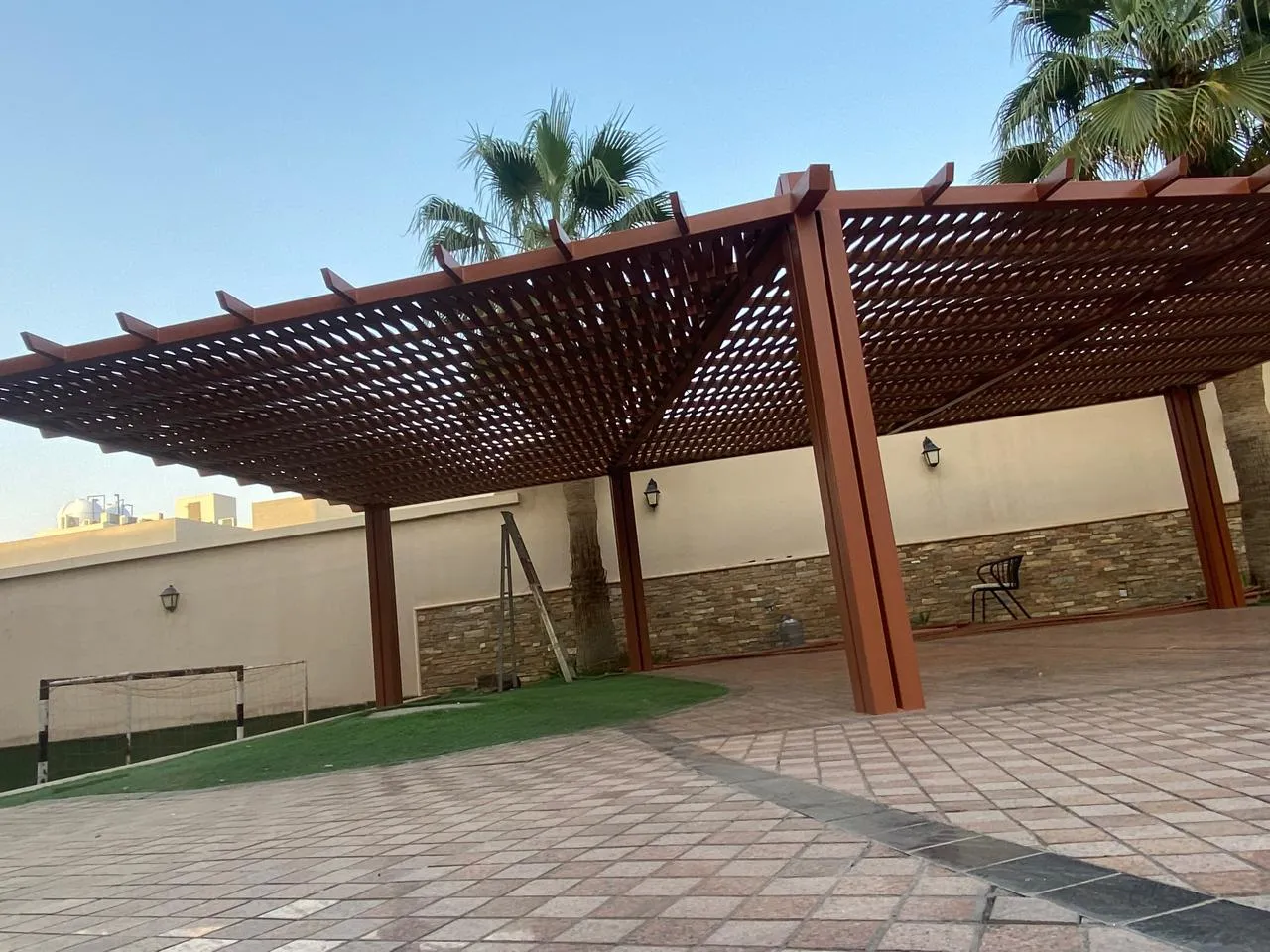 مظلات وسواتر وجميع أعمال الحداده